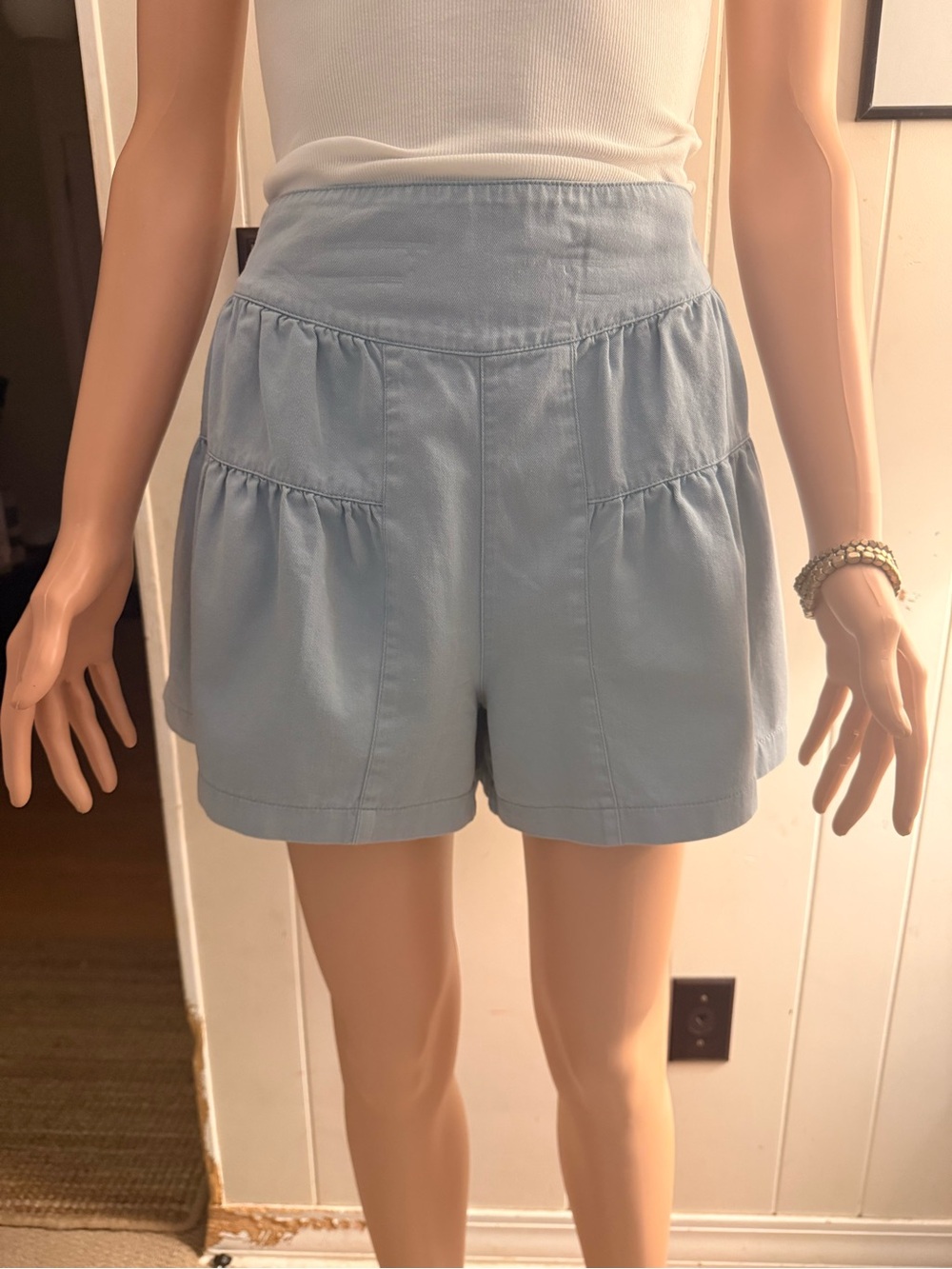 High-Waist Light Blue Tiered-Waist Women's Shorts. Sz Large. NWOT